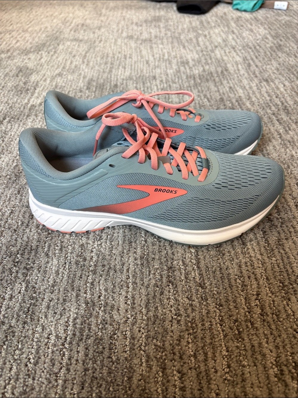 Brooks Women's Transmit 2 New size 9